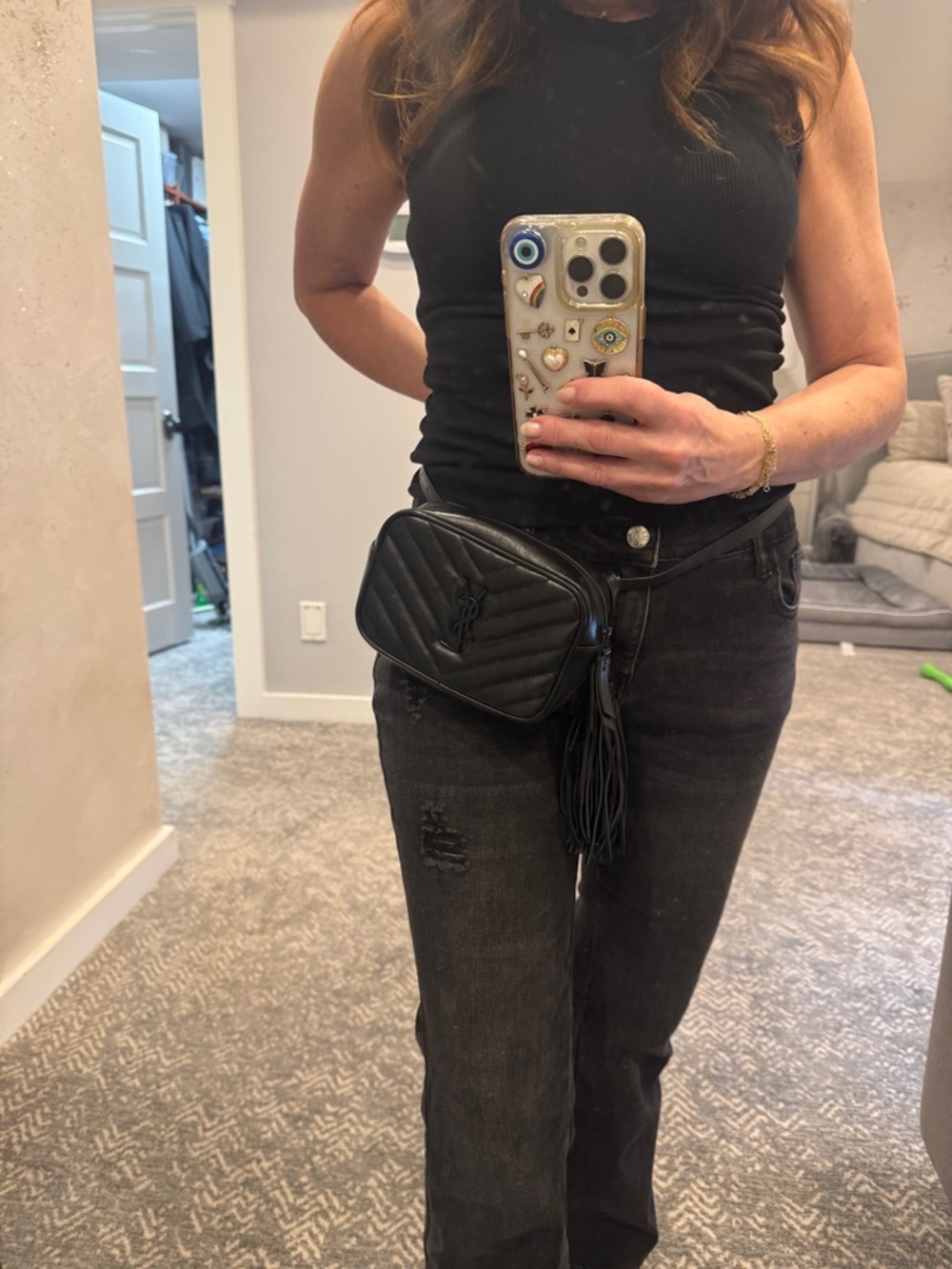 LOU QUILTED BELTBAG BLACK HARDWARE
Saint Laurent
BLACK 34IN / 85CM - Picture 6 of 7